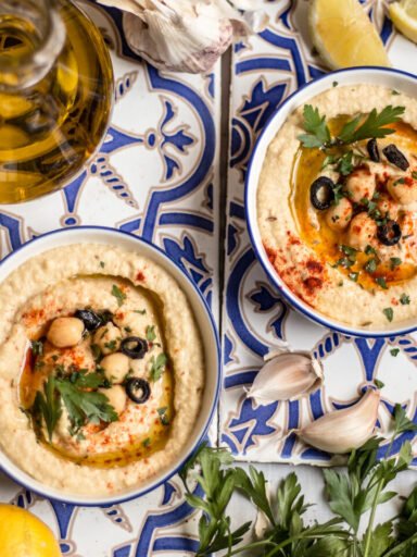 Kafka Hummus Café: El rincón literario y culinario donde convergen la melancolía y el sabor