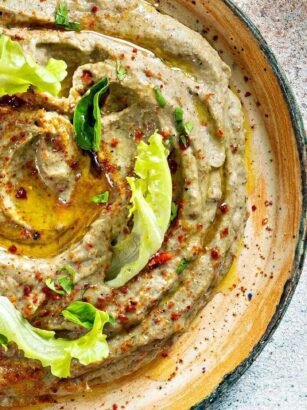 Delicioso hummus de berenjena asada Delicioso hummus de berenjena asada