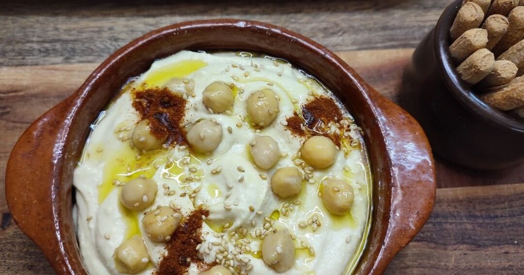 Delicioso hummus de pimientos del piquillo: receta fácil y sabrosa Delicioso hummus de pimientos del piquillo: receta fácil y sabrosa