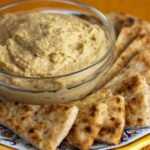 Delicioso hummus de berenjena asada