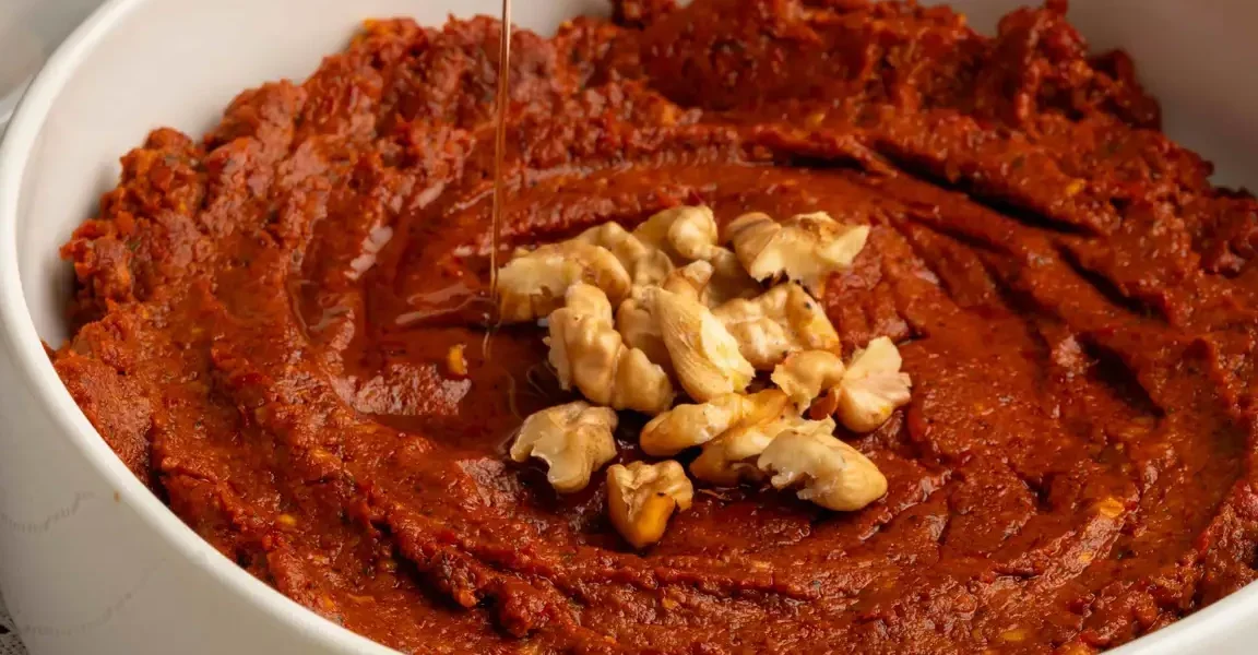 Receta deliciosa de hummus de pimiento y nueces: sabores intensos y saludables Receta deliciosa de hummus de pimiento y nueces: sabores intensos y saludables