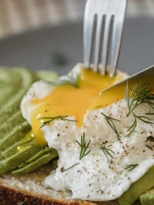 Deliciosa combinación: Cómo disfrutar de la tostada con hummus en casa