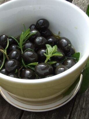 Delicioso hummus de aceitunas negras: receta fácil y sabrosa Delicioso hummus de aceitunas negras: receta fácil y sabrosa