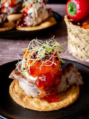 Hummus de pimientos asados: una explosión de sabor mediterráneo Hummus de pimientos asados: una explosión de sabor mediterráneo